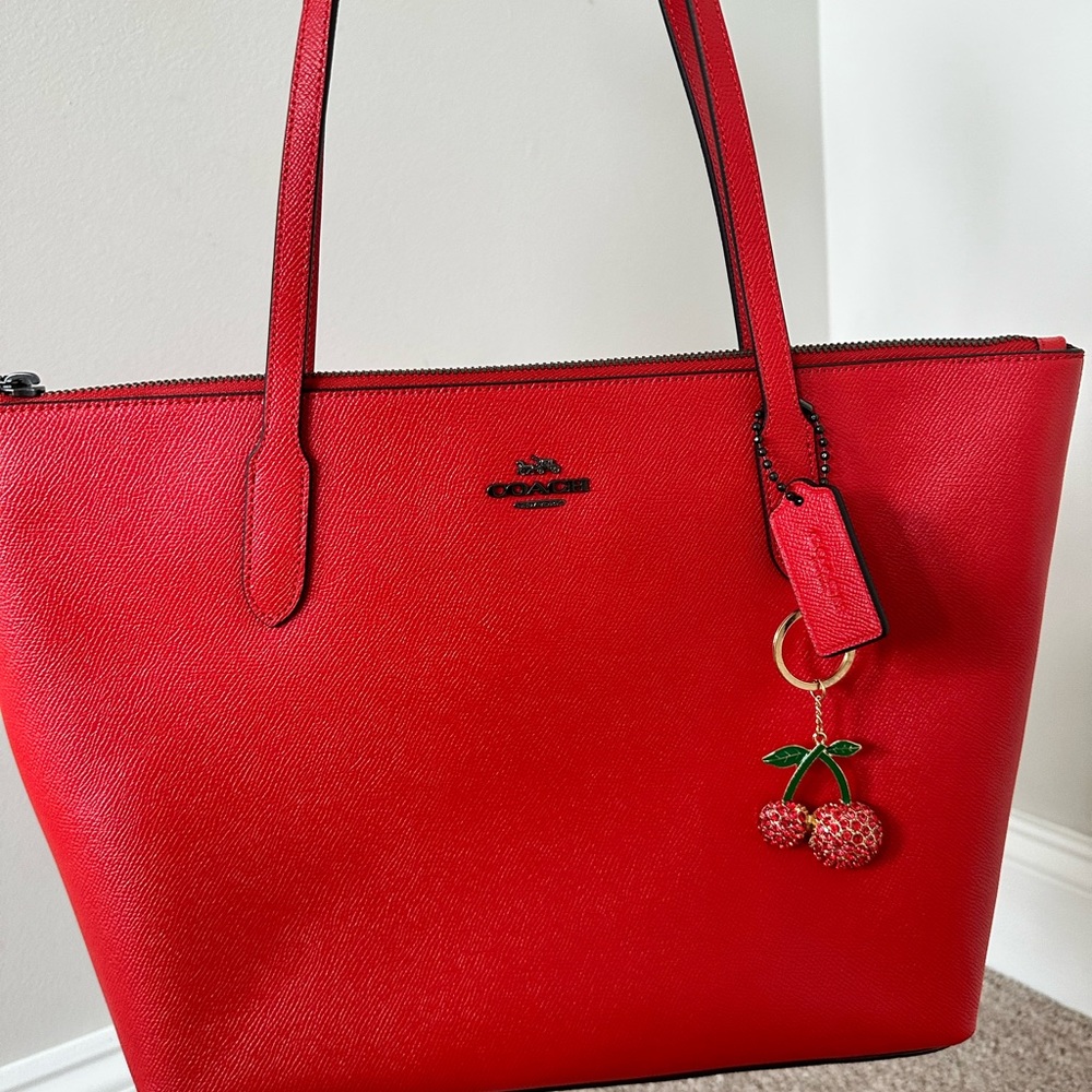 Cherry red Coach tote bag🍒💋